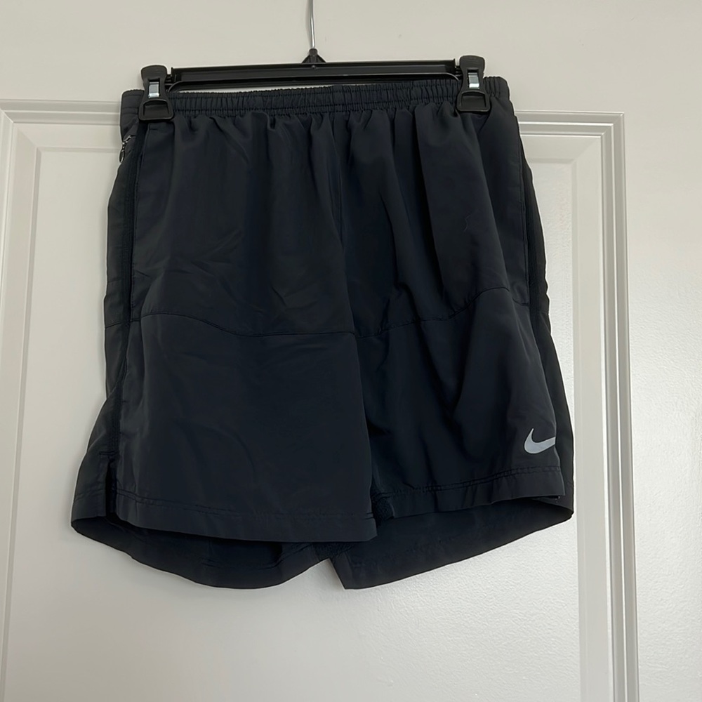 Nike running shorts 5in